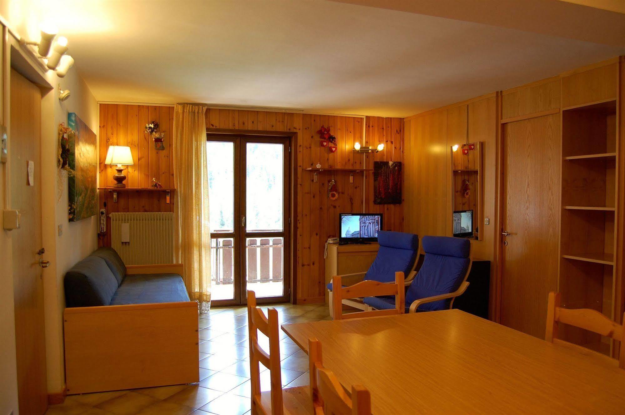 Residence Rododendro Passo San Pellegrino Buitenkant foto